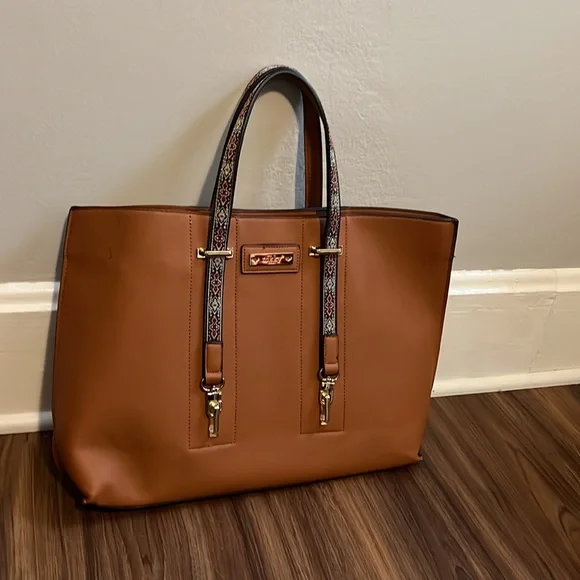 Nichole Lee by Variedades Cristina Large Nikky Shoulder Bag - Picture 4 of 11